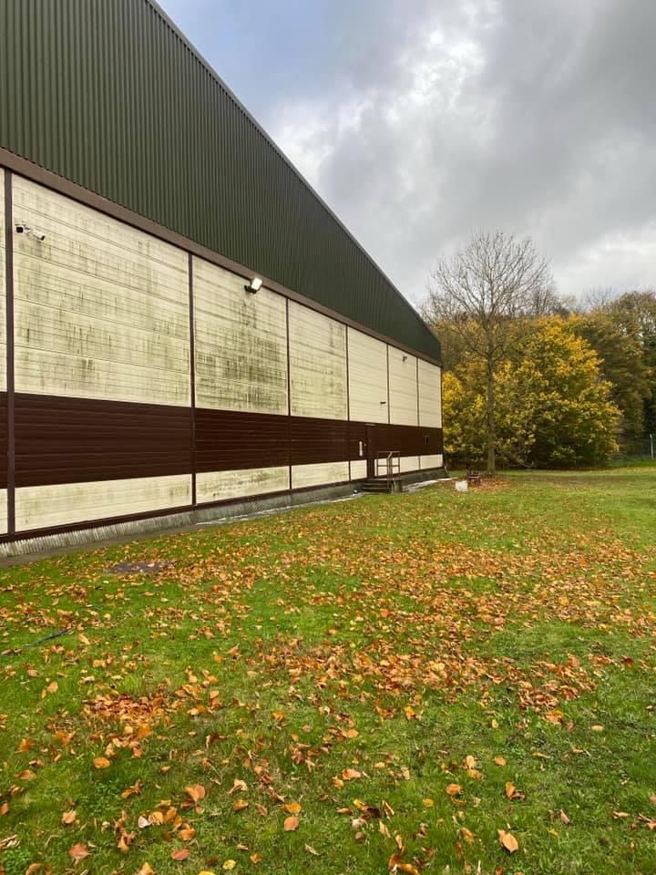 Professional wall and render cleaning – before and after by RoofCleaning.ch